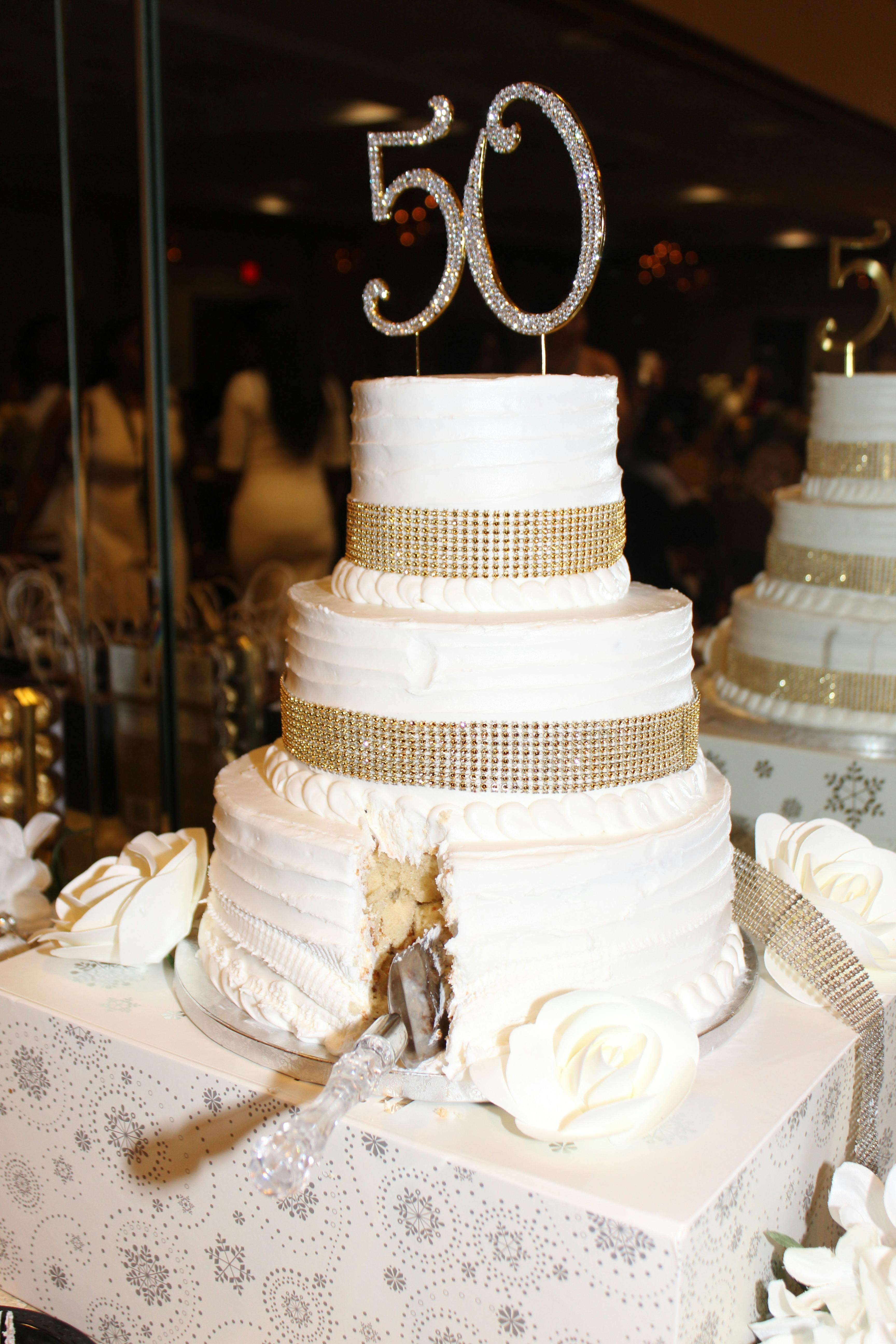 8 inch Signature Cake image